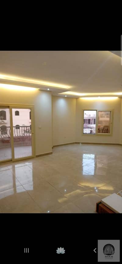 Apartment for rent in South Investors on Mohamed Naguib Axis, 370 square meters, first floor, 4 rooms and 3 bathrooms