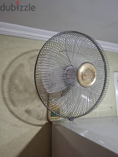 مروحة حائط حالة جيدة جدا