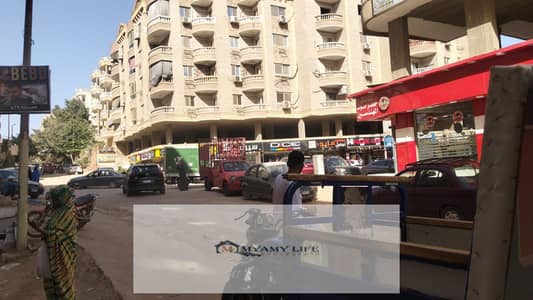 محل 55م تحميل قديم يعادل 100م علي شارع البوابه الرئيسي
