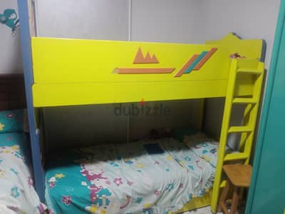 غرفة نوم سرير بدورين