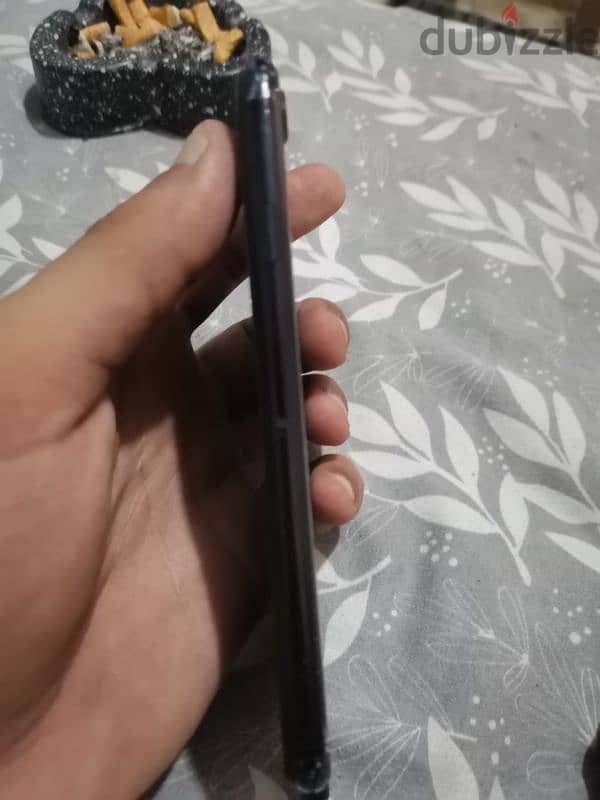 iPhone SE 2020 4