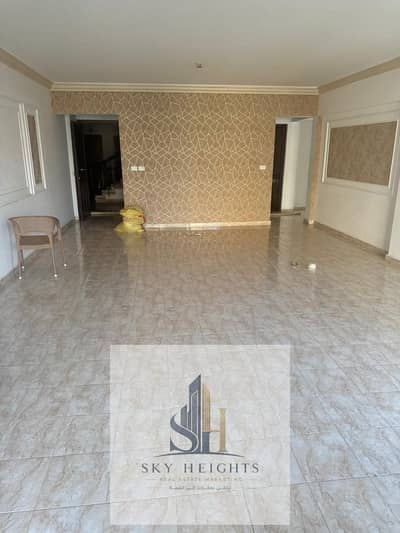 162m² unfurnished apartment for rent in Al Rehab City