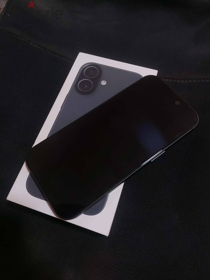 Apple - iPhone 17 4