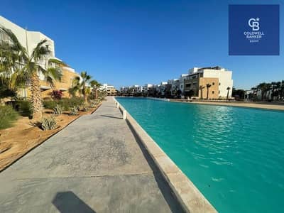 شاليه بمقدم 5% بس متشطبه بالكامل بالتكييفات فيو مباشر علي كريستال لاجون من حسن علام "سوان ليك" الجونه | البحر الأحمر