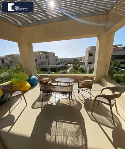 شالية للبيع في هاسيندا باي الساحل الشمالي متشطب بالفرش بقيو مميز