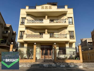 *Lowest offer for a 200m apartment + 40m garden - 3 bedrooms - with a prime view in El Banafseg 9*