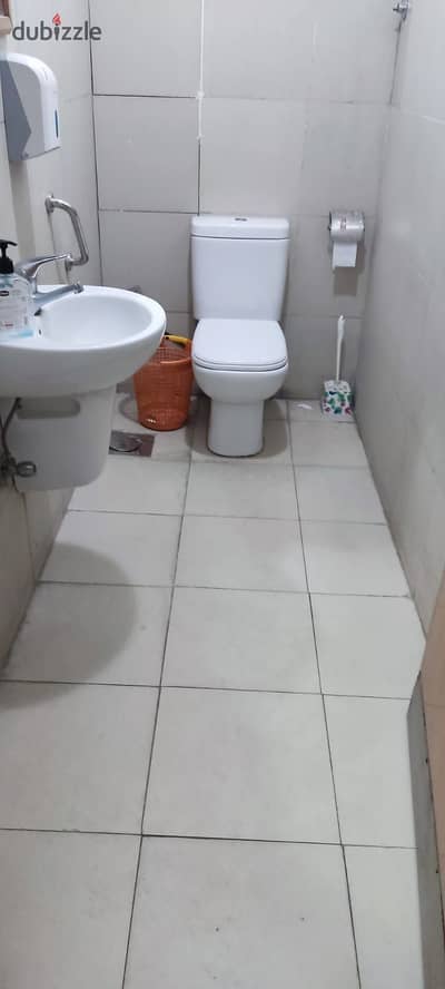 For sale shop in Dokki 120 meters on the street area required 4000000