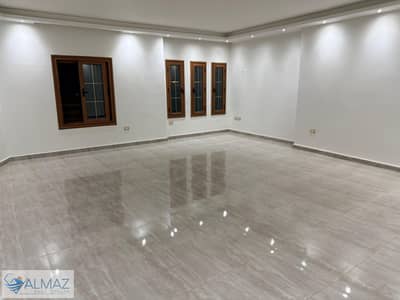 شقه سوبر لوكس جاهزه للسكن للايجار في موقع مميز بالبنفسج 7 فيلات في التجمع الاول قرب التسعين ومحور محمد نجيب و واتر واي والرحاب وجميع الخدمات