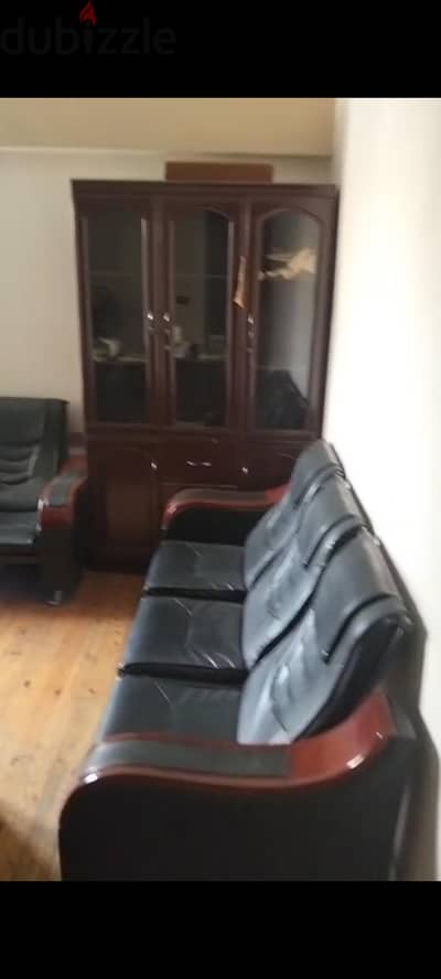 مكاتب وكراسى وحزينه وانتريهات شركه