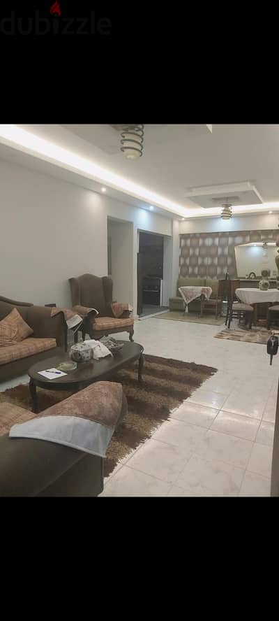 شقه بالتجمع للايجارمفروشه
