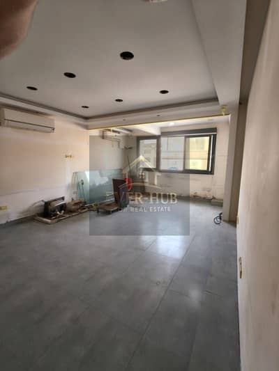 Clinic for rent in Sheikh Zayed Mall Downtown, next to a specialized hospital. Finished with air conditioning, 55 square meters.