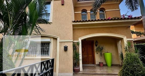 لضرورة البيع اخر فيلا بمساحه 487م بخصم 40% في اكتر المناطق الحيويه في التجمع الخامس جنب sodic east town