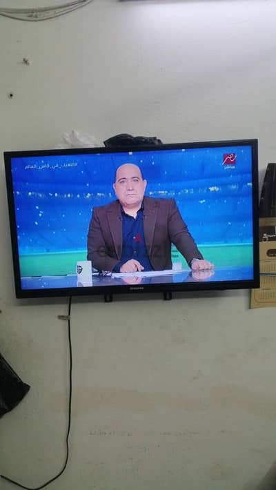 شاشه سامسونج ٣٢ ال اي دي  بحاله جيده جدا السعر ٤٥٠٠  غير قابل للتفاوض