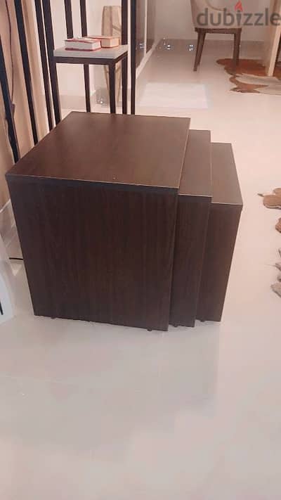 ثلاث ترابيزات متداخله