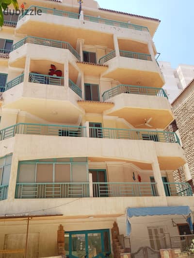شقه بالرووف للبيع في اسكندريه العجمي شاطئ النخيل بجوار البحر والأسواق موقع سكنى ومصيفى متميز