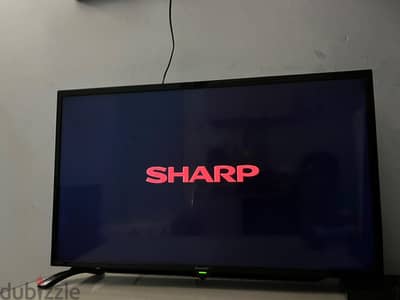 شاشه شارب ٣٢ بوصه LED سليمه بالكامل