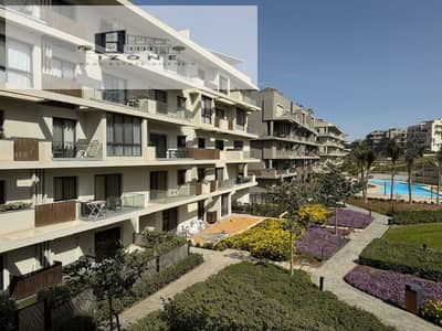شقة نصف مفروشة للإيجار في Villette V Residence القاهرة الجديدة 200م 3 غرف نوم منهم ماستر وغرفة ميد بحمام وإطلالة لاندسكيب وحمام سباحة