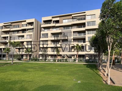 شقة أرضي بجاردن - موقع مميز استلام فوري كابيتال جاردنز palm hills - capital gardens