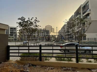 شقة أرضي بجاردن - موقع مميز استلام فوري كابيتال جاردنز palm hills - capital gardens
