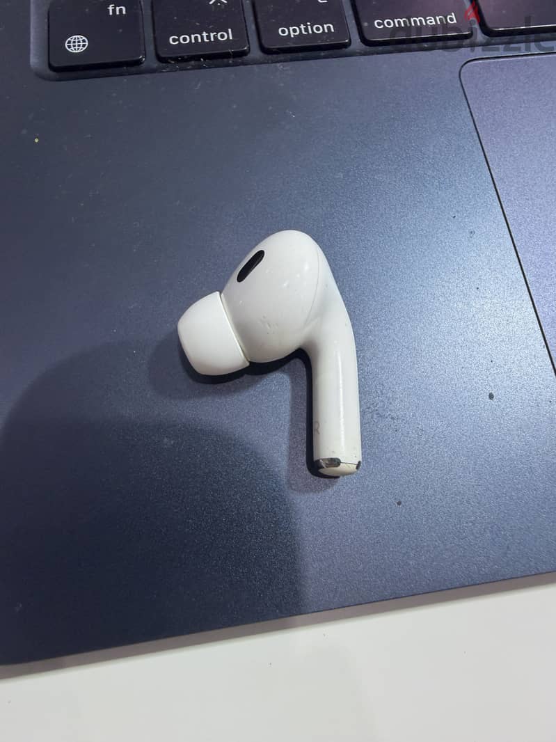 Apple AirPods pro2 (lightning and magsafe) 1