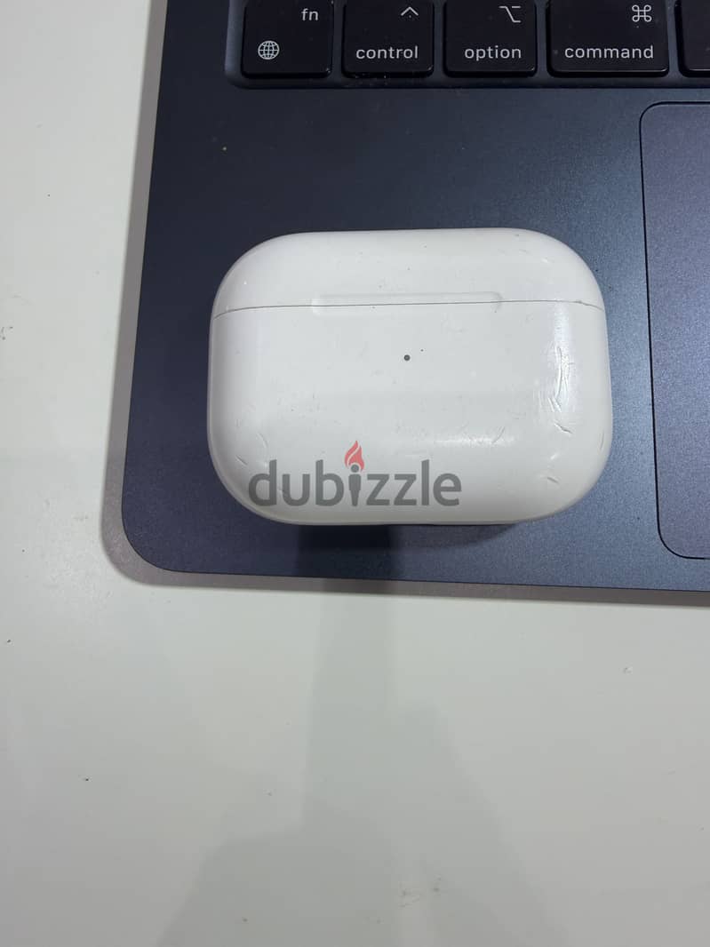 Apple AirPods pro2 (lightning and magsafe) 3