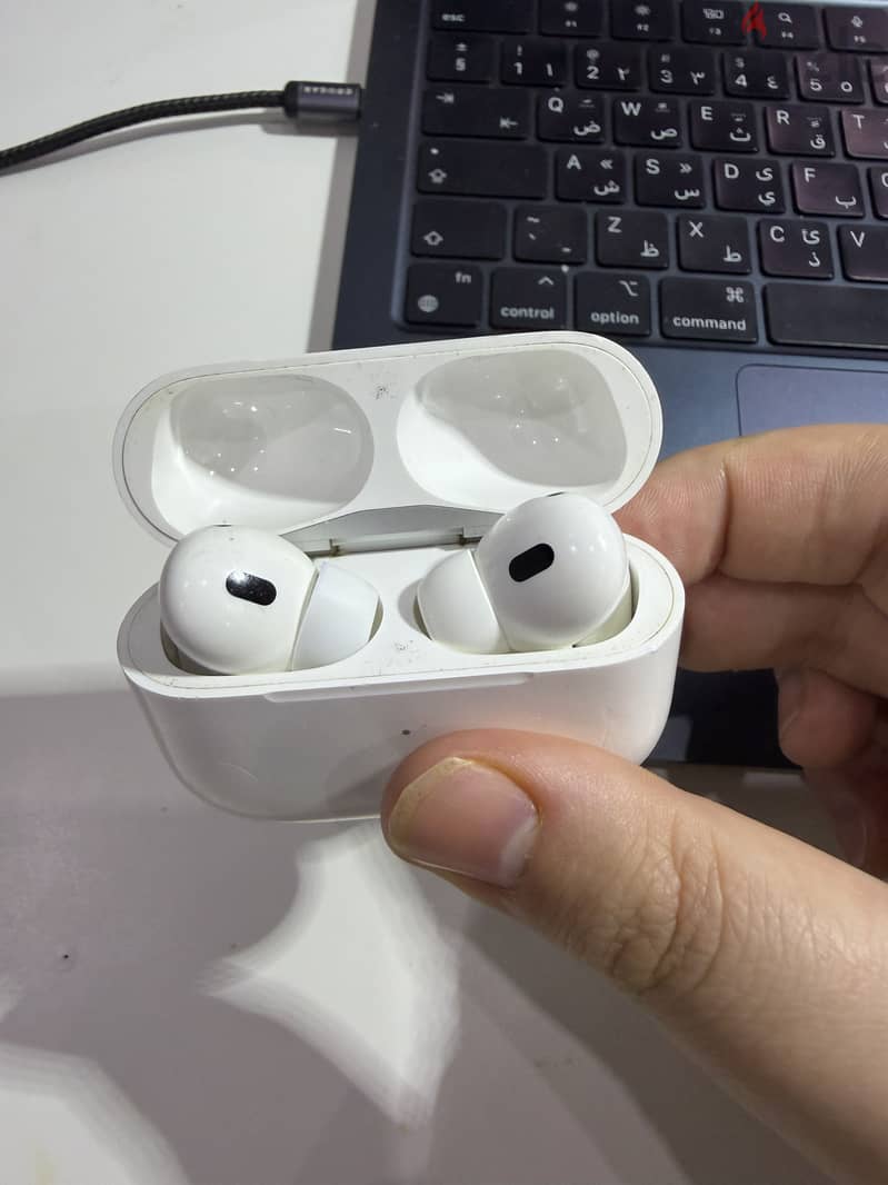 Apple AirPods pro2 (lightning and magsafe) 5