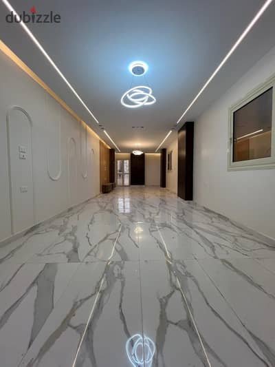 Apartment 165 meters front facade old loading open view