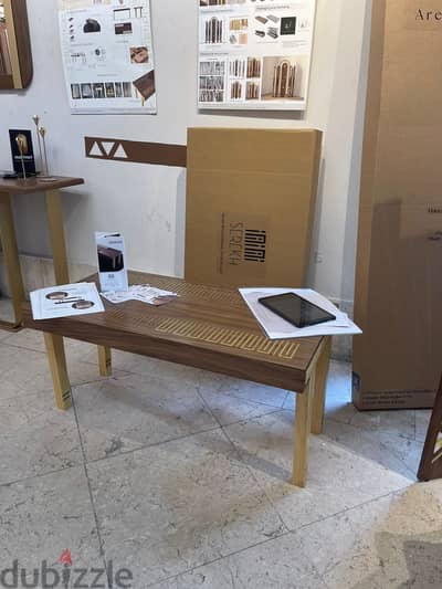 Foldable middle table