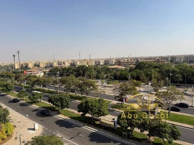 شقة 135 م للبيع بمدينتى B3 امام السوث بارك والفود كورت وخطوات لموقف الباصات والمركز الطبىو دقايق للخدمات ونادى مدينتى الرياضى