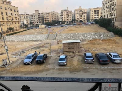 شقة بالتجمع بجوار مسجد فاطمة الشربتلي