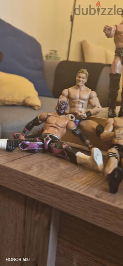 WWE ٪طقم مصارعين 11 لاعب اصليين 100%