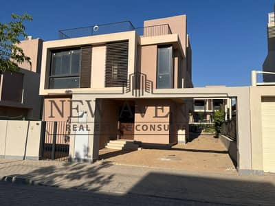 فيلا مستقلة ٥ غرف استلام فوري بأقساط حتي ٢٠٣٠ بموقع مميز للبيع في سوديك ايست Sodic East