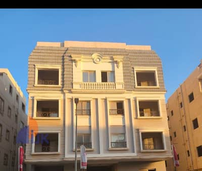 A very special apartment for sale, ready for immediate occupancy, in New Cairo's Fifth Settlement. A truly prime location, close to all services and m