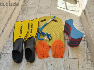 ادوات سباحة كامله مستعمله بحالة جيدة جدا