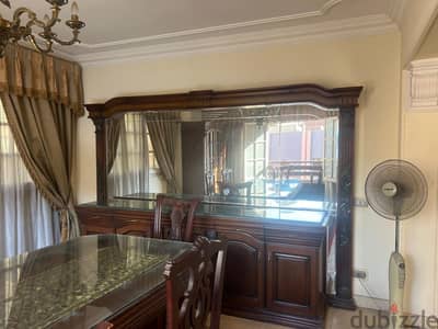 Full dinning room