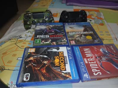 play station 4slim 500 giga معاه دراعين واربع اسطوانات