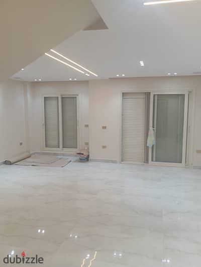  Penthouse for Rent – Stone Residence Compound – Fifth Settlement, New Cairo   Super Lux Finishing  Layout: