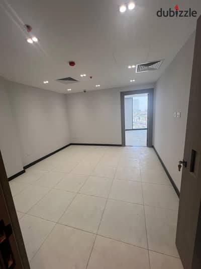 عياده للايجار central avenue أمام كابيتال بيزنس بارك تشطيب اول استخدام الشيخ زايد