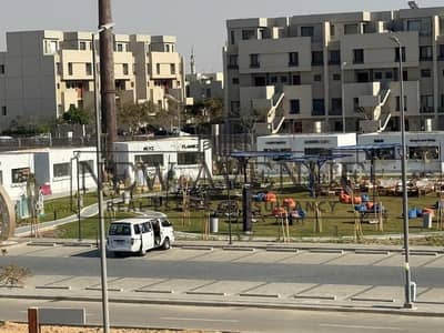 للبيع دوبلكس متشطب بالكامل فيو مميز جدا لاند سكيب في البروج  سعر لقطة جدا - Al Borouj