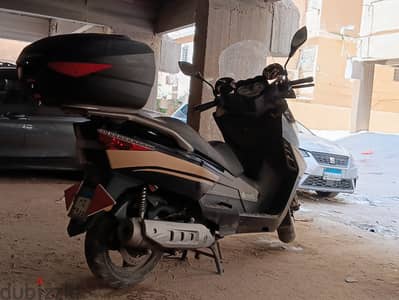 للبيع اسكوتر كسر زيرو بحاله ممتازه