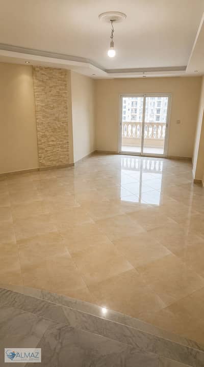 Apartment for rent in North Lotus, Fifth Settlement, 200 sq m, first occupancy, directly on North 90th Street and Cairo University.
