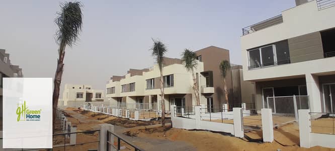 Ready to move Townhouse 227m for Sale in Palm Hills New Cairo with Installment