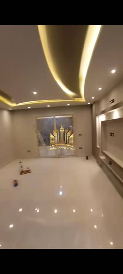 شقه للايجار في كمباوند المعادي جاردنز على طريق الدائري المعادي تشطيب الترا سوبر لوكس ثلاث غرف اثنين حمام تصلح للعرسان او جنسيات