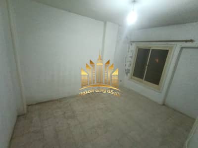 شقه للبيع في مدينه عباد الرحمن على الطريق الدائري المعادي خلف نادي الصيد القطاميه مساحه 84 متر غرفتين وريسبشن حمام ومطبخ نص تشطيب