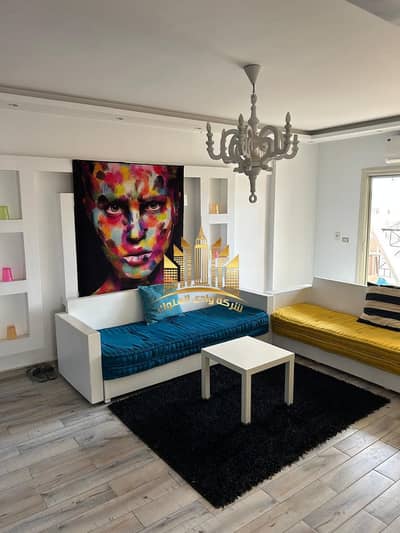Apartment for rent in Baron City Compound, Maadi Ring Road, next to Sama Tower, Cairo. Area 125m, high-end finishing, 11th floor, two bedrooms and 2 bathrooms, large reception, American bar kitchen, and side living room.