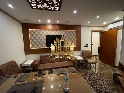  مكتب إداري للإيجار – مفروش بالكامل – كمباوند سما القاهرة فرصة مميزة للشركات ورواد الأعمال في موقع استراتيجي داخل كمباوند سما القاهرة على الطريق الدائري بالمعادي، بجوار برج سما القاهرة وكمبوند البارون سيتي ومستشفى البنك الأهلي.   المواصفات: غرفتان غرفة م