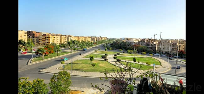 فرصة حقيقة في قلب التجمع الخامس! للبيع روف مميز بفيلا في البنفسج 4 بمساحة 200م وتشطيب سوبر لوكس بفيو مفتوح وجاهز للسكن فوراً.