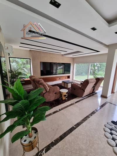 "Ultra Super Lux Villa Model e"