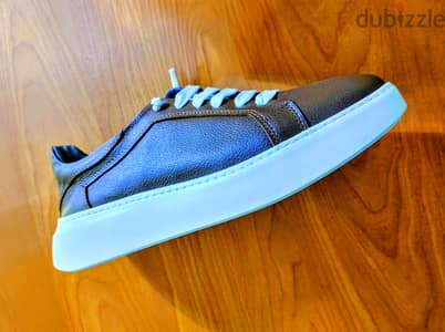 جلد طبيعي ١٠٠٪ مقاس ٤٣ إيطالي italy shoes size 43 leather 100%