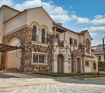 تاون هاوس في ديڤينا جاردنز الشروق Divina Gardens موقع متميز على مساحات خضراء جاهز للاستلام